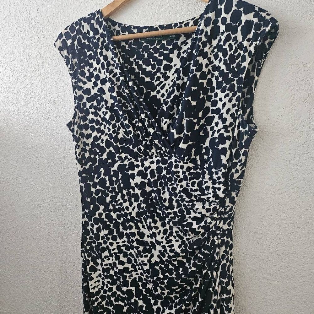 NWOT LAUREN Ralph Lauren Animal/Abstract Print Flattering V-neck Wrap-style Shea
